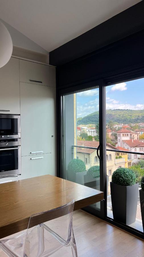Atico De Diseno Con Terraza En El Centro De Olot Daire Dış mekan fotoğraf
