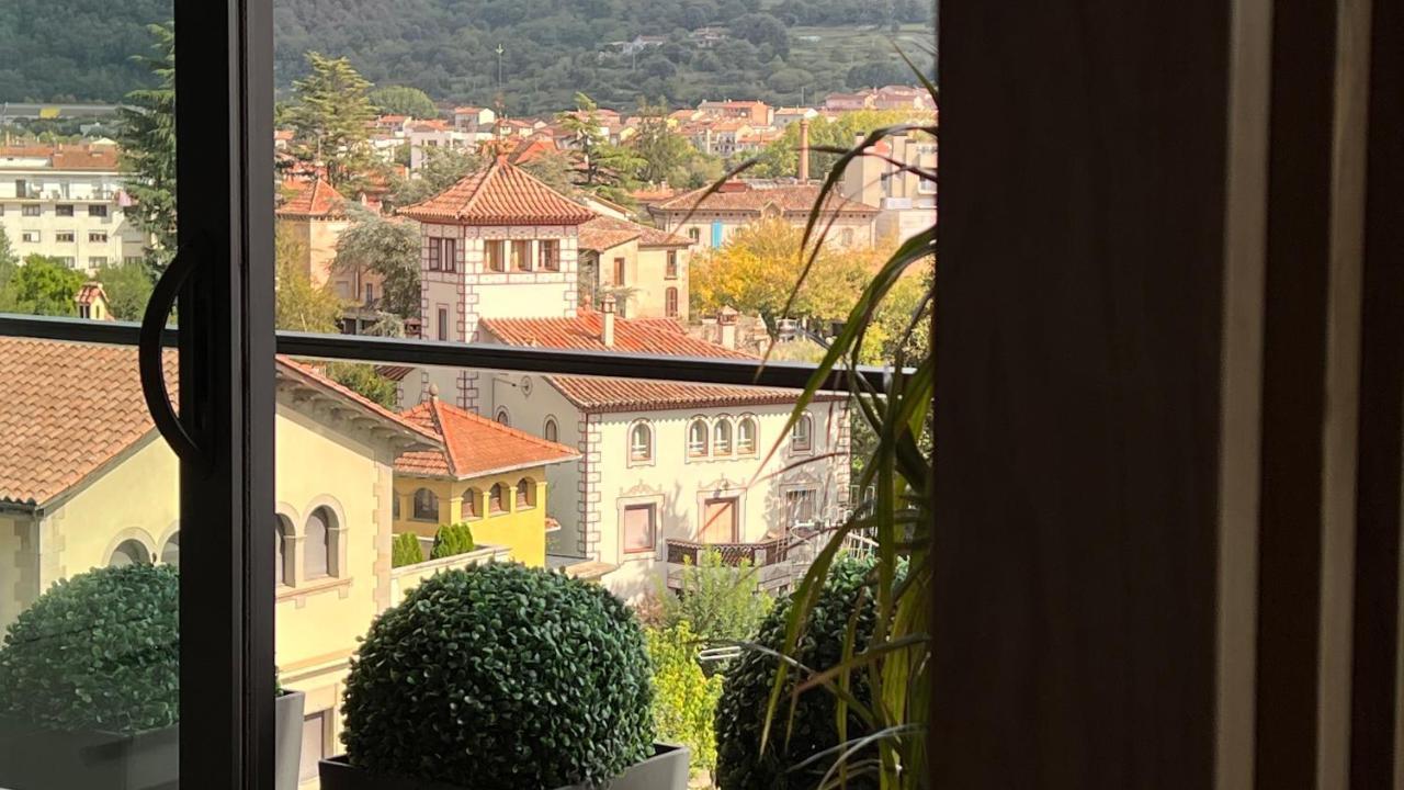 Atico De Diseno Con Terraza En El Centro De Olot Daire Dış mekan fotoğraf
