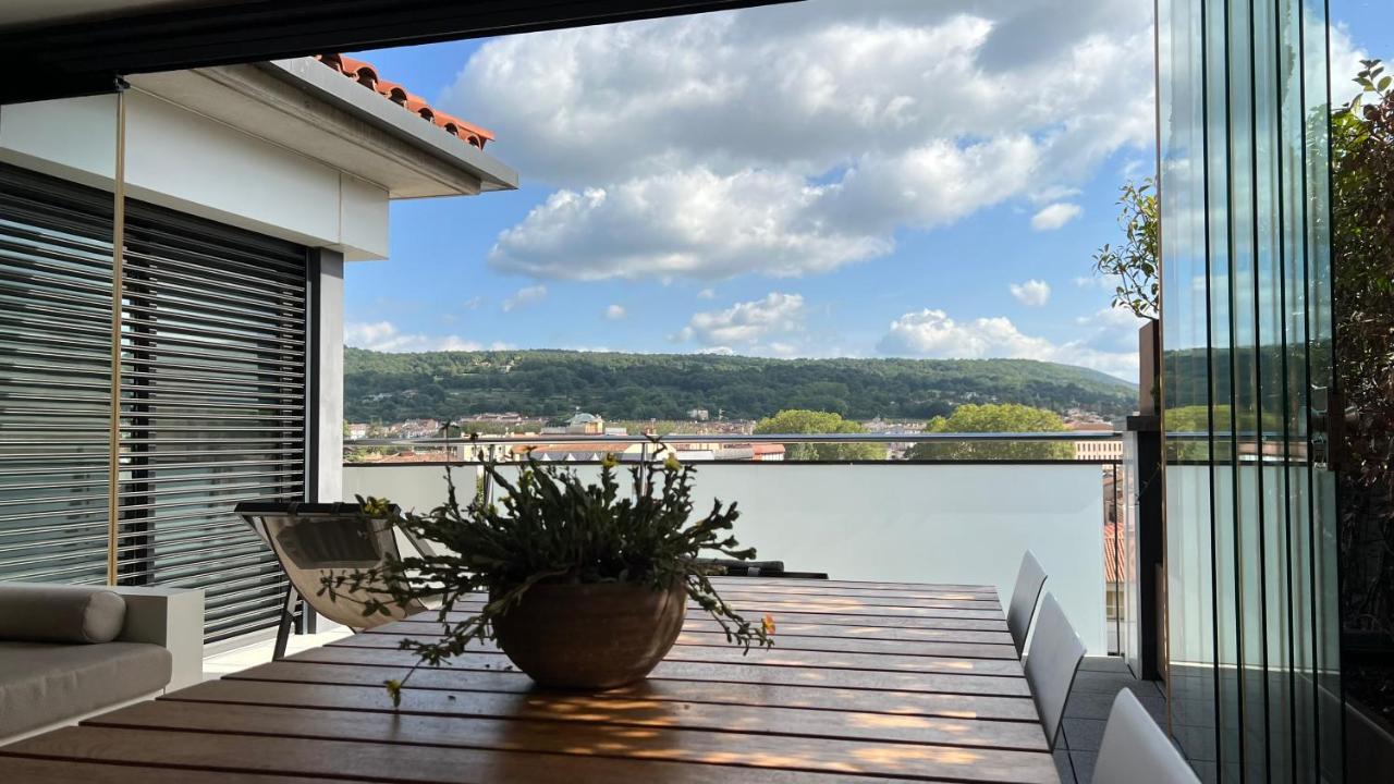 Atico De Diseno Con Terraza En El Centro De Olot Daire Dış mekan fotoğraf